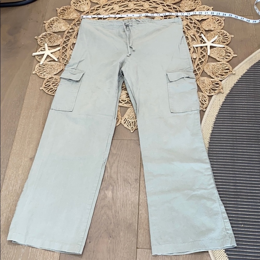 Light green cargo pants. - Picture 7 of 10